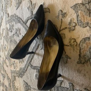 LAUREN Ralph Lauren pointed toe pump
